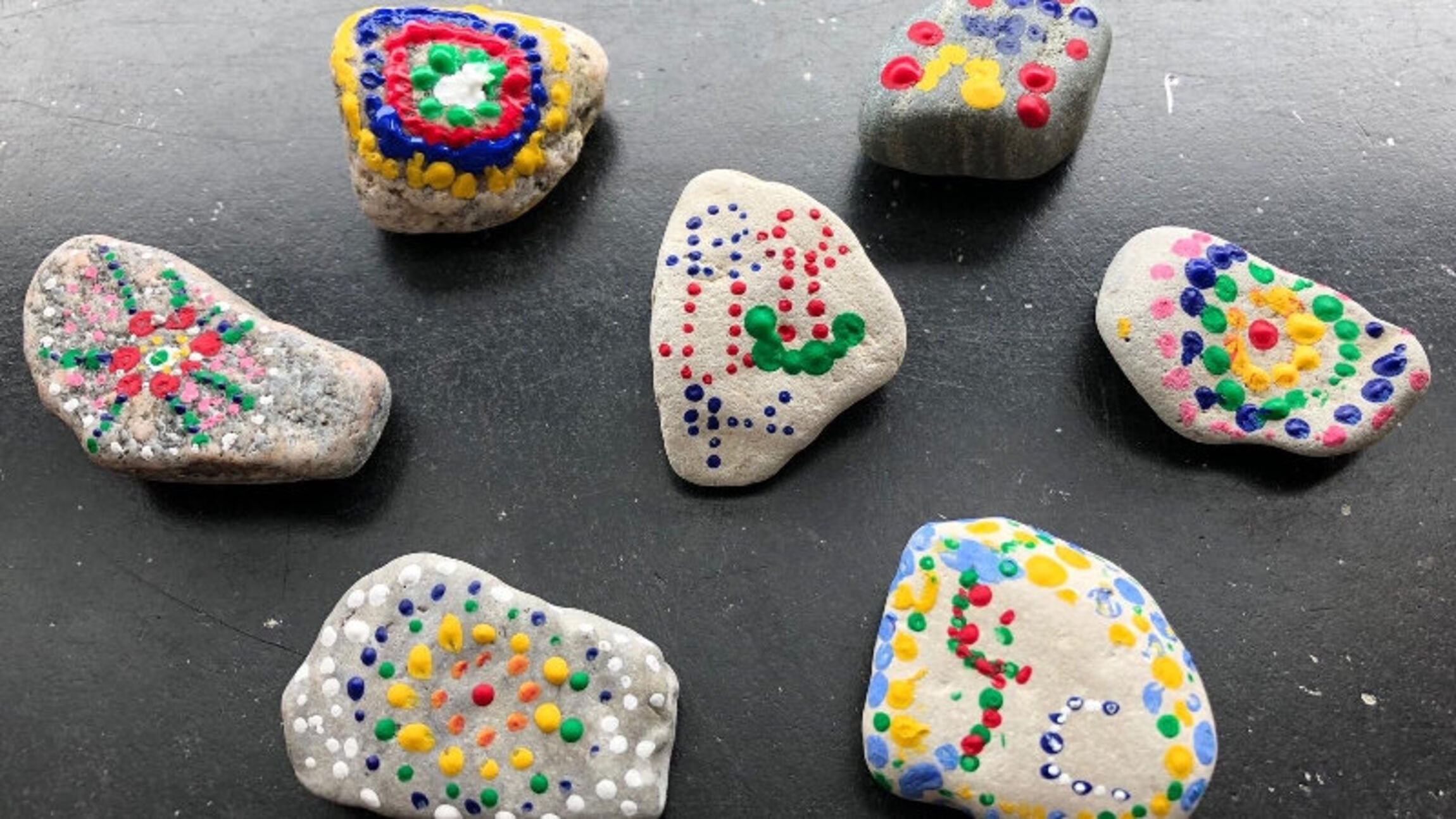 Bemalte Steine