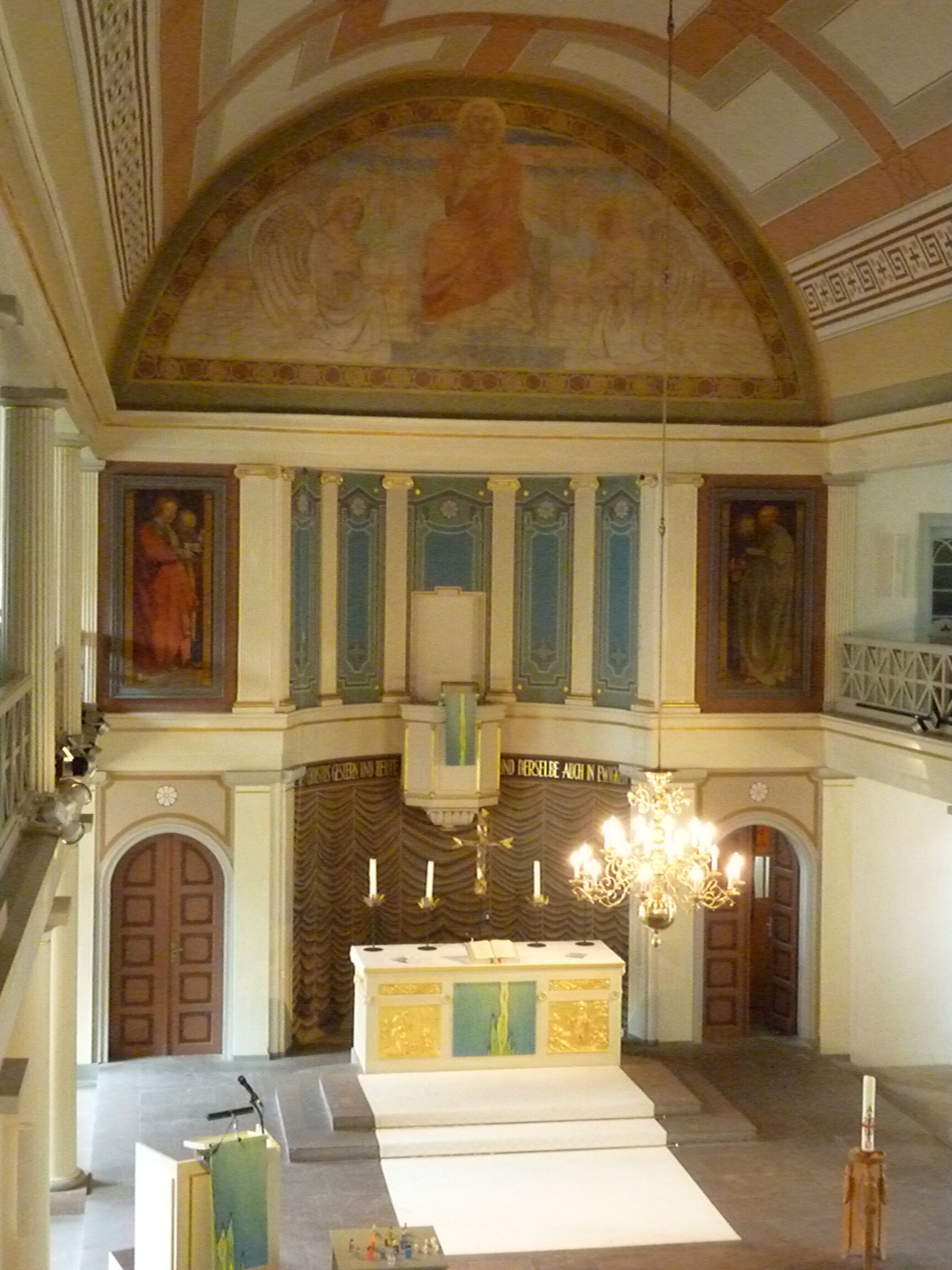 Altarraum | ganzer Raum - grüne Paramente