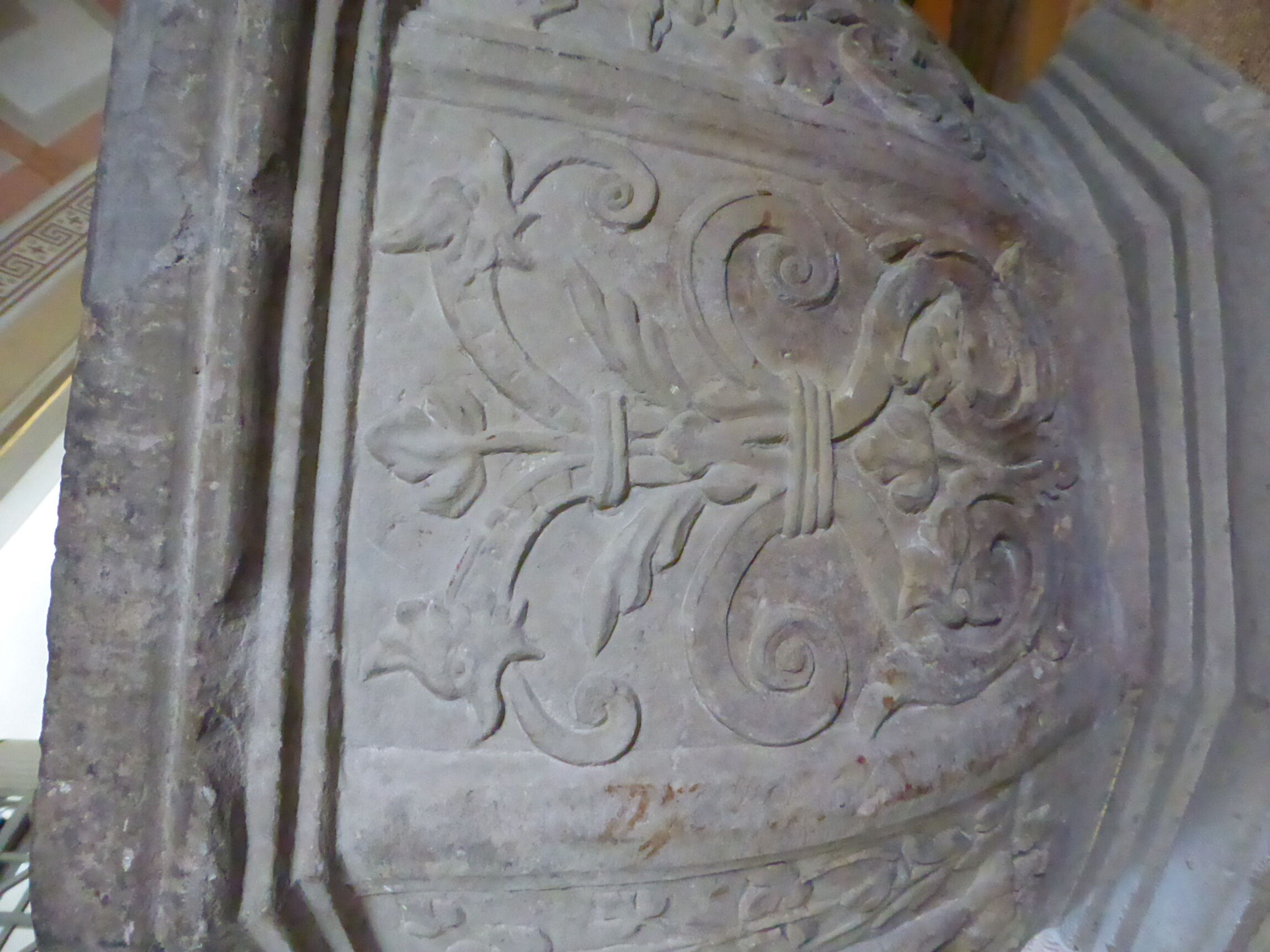 Taufstein | Speiende Füchse