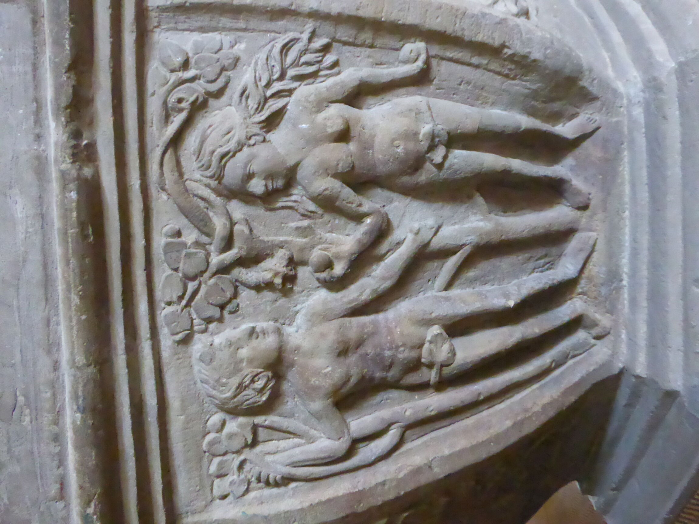 Taufstein| Adam & Eva mit Baum und Schlange