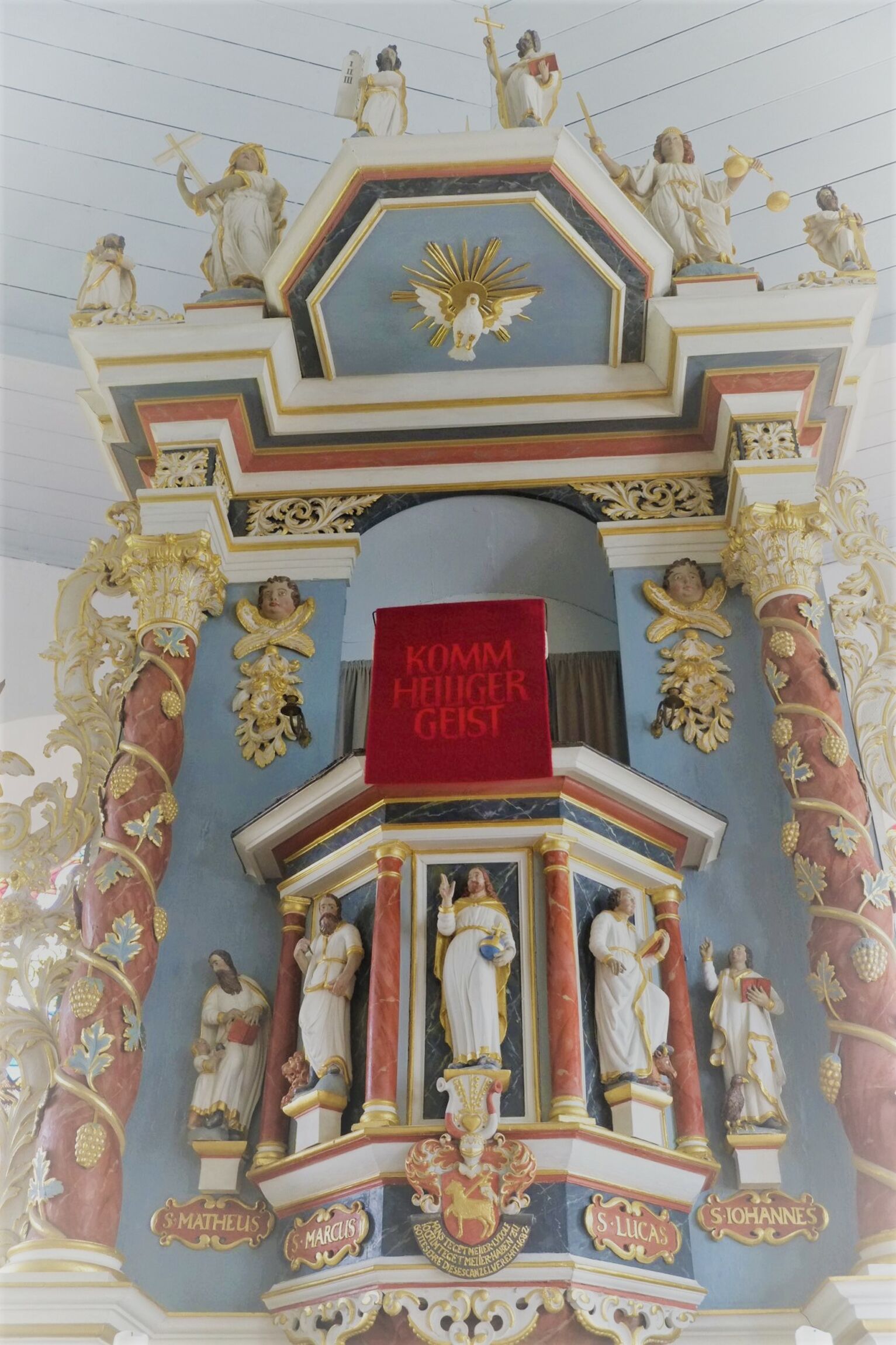 Pfingsten Altar Johanneskirche Völksen; Foto: R.Surendorff