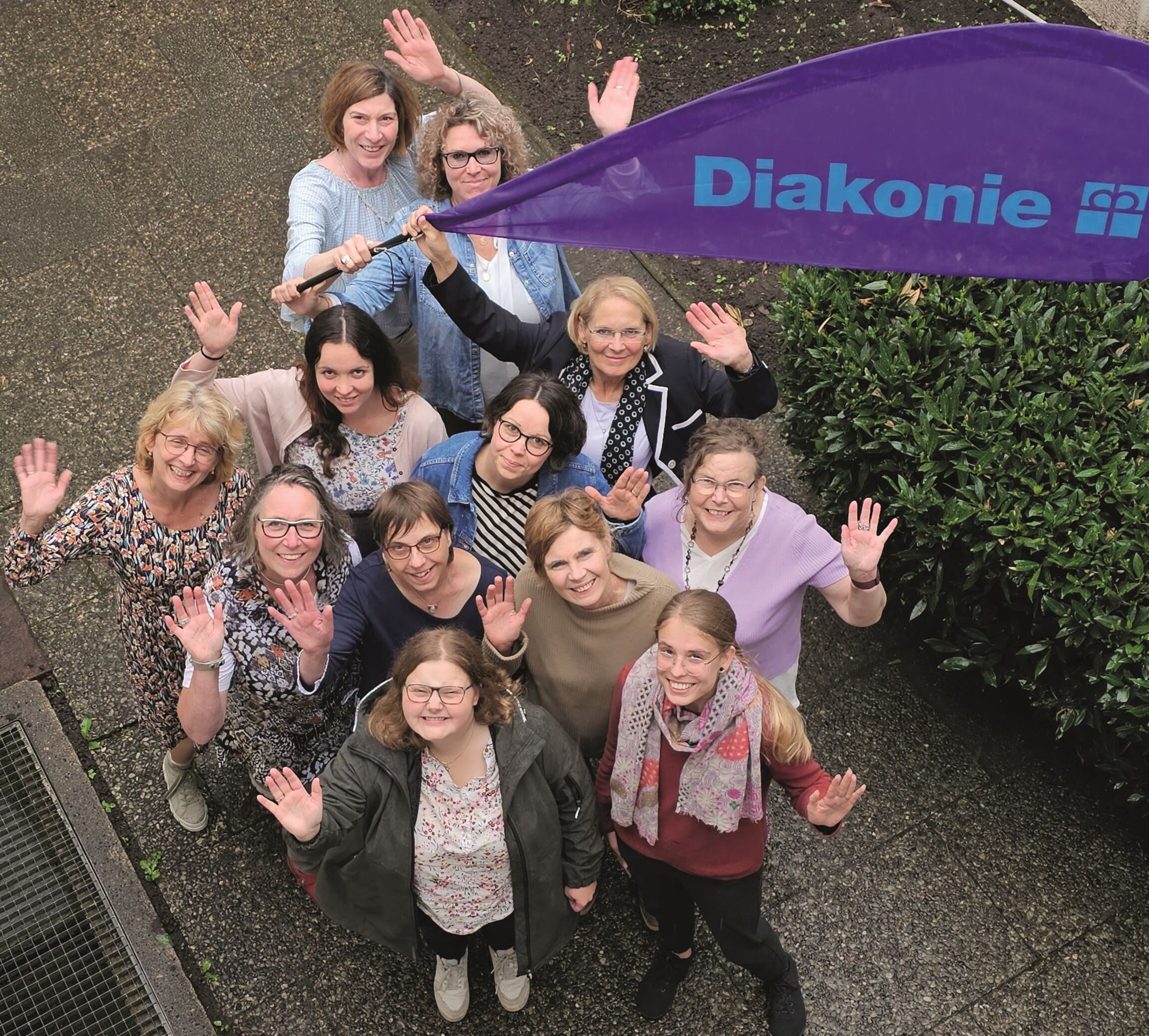 Gruppenbild Diakonie | Innenhof 2022
