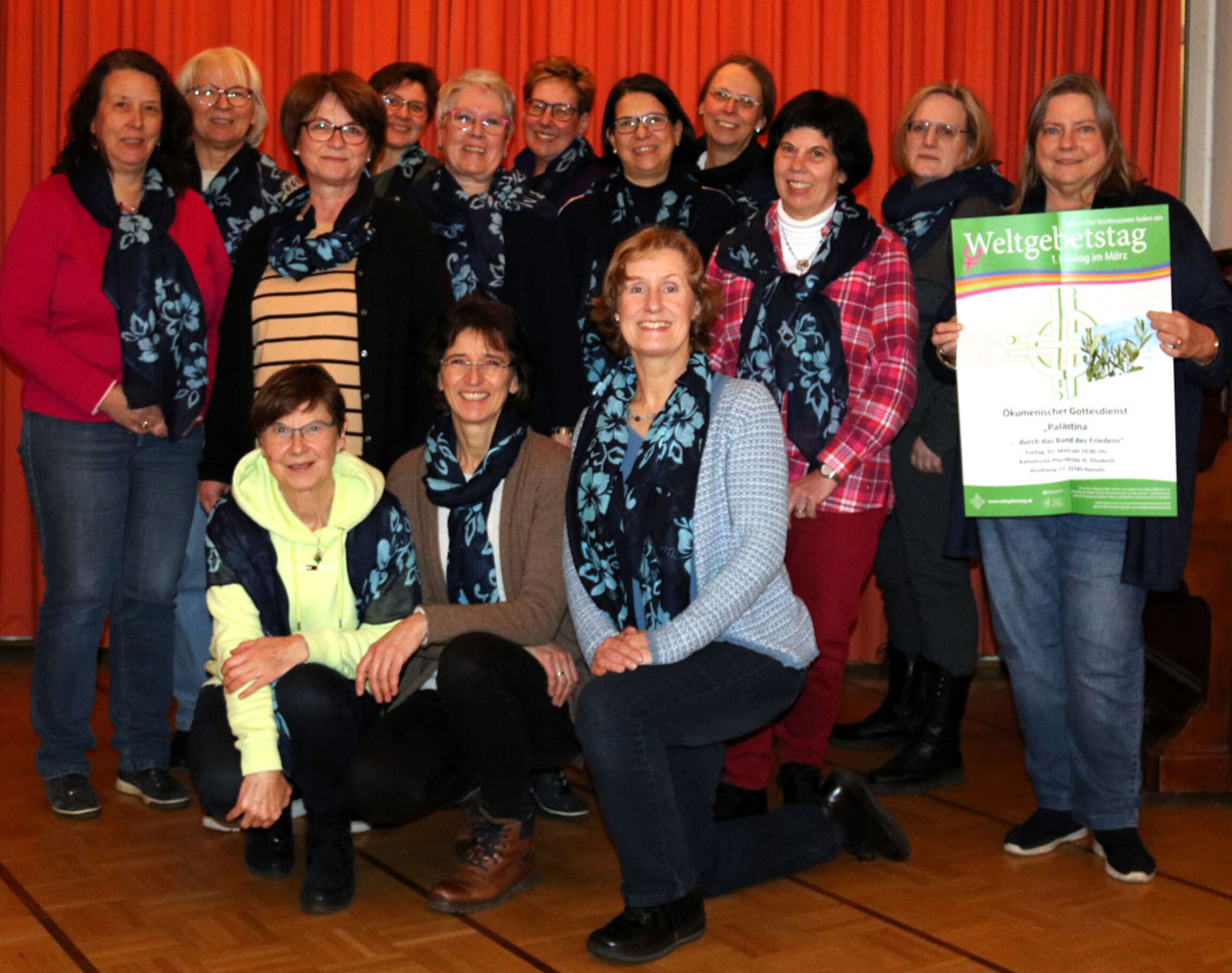 Diese Christinnen aus elf Hamelner Gemeinden gestalten den Weltgebetstags-Gottesdienst 2024. Foto (honorarfrei): Gaby Glüsen