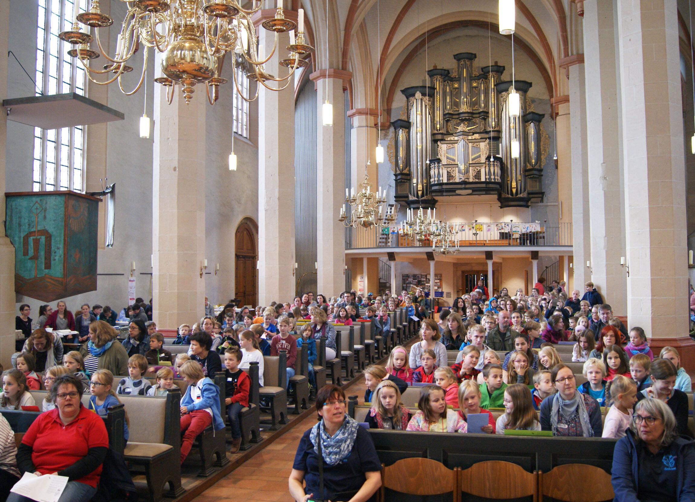 kinderkirchentag_volle_kirche