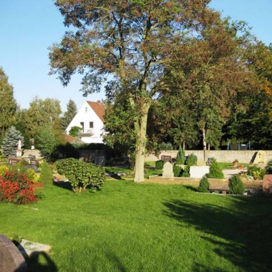 Impressionen des Friedhofes in Schliekum