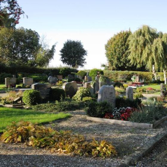 Impressionen des Friedhofes in Schliekum