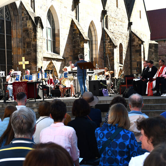 Klingelbeutelband mit Publikum