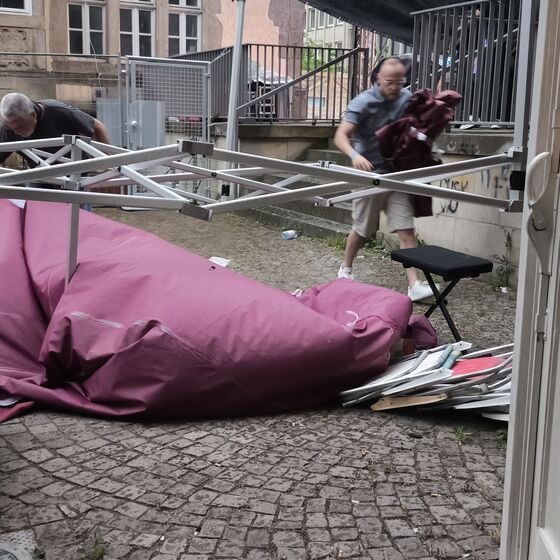 Der Sturm zieht auf, die Bühne wird geräumt