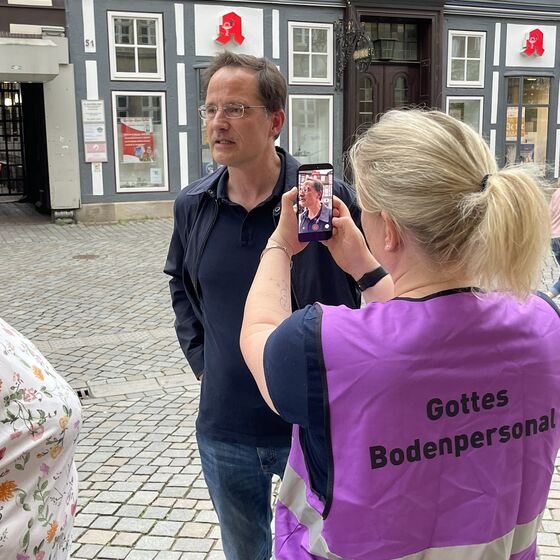  Im Gespräch mit Regionalbischof Dr. Claas Cordemann