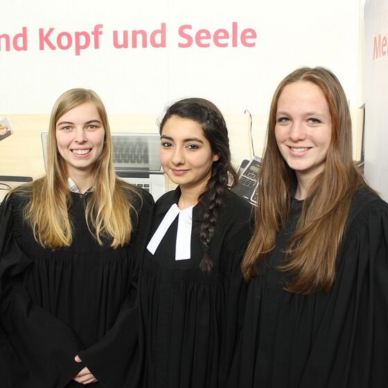 Abi-Messe Schülerinnen