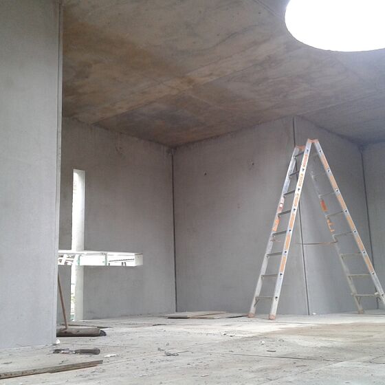 Der Estrich einschließlich Fußbodenheizung wurde am 17.09. aufgetragen