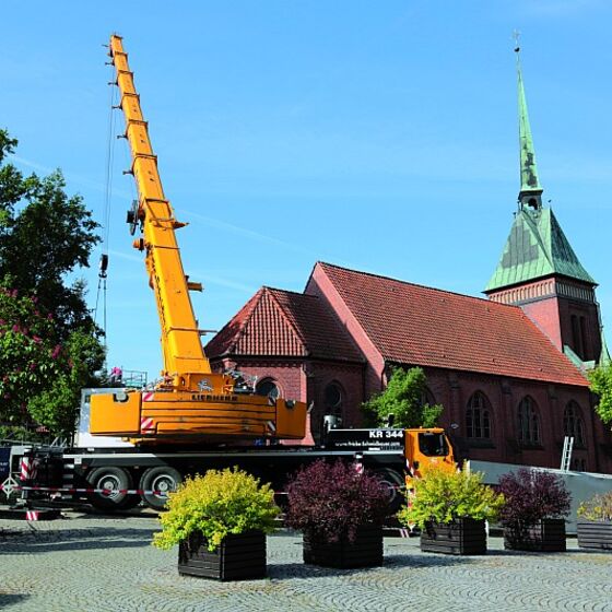 Der Aufbau - nur mit großem Kran machbar