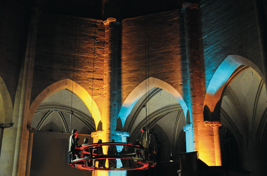 Andraskirche in farbigem Licht