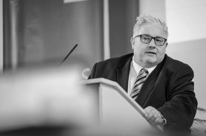 Der Vorsitzende des Landessynodalausschusses Jörn Surborg verstarb am 3. September 2025 nach schwerer Krankheit im Alter von 60 Jahren.