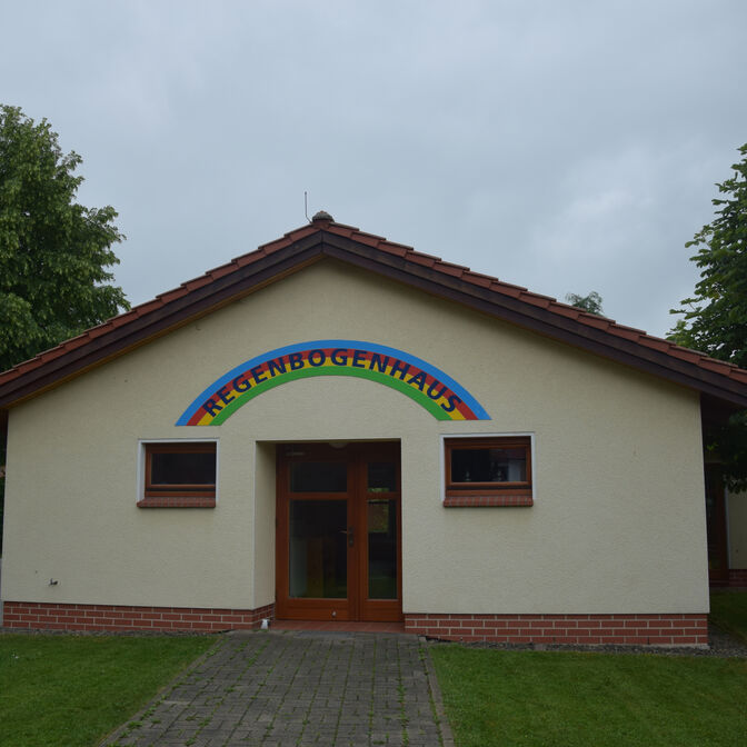 Regenbogenhaus von außen